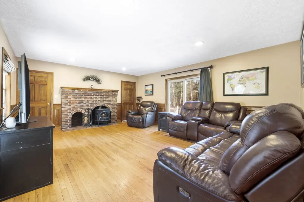 82 Truell Road Hollis NH 03049