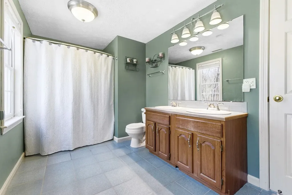 82 Truell Road Hollis NH 03049