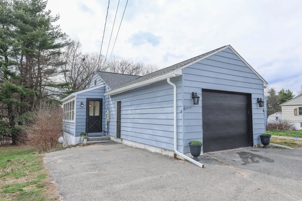35 Indian Ridge Road Hopkinton NH 03229
