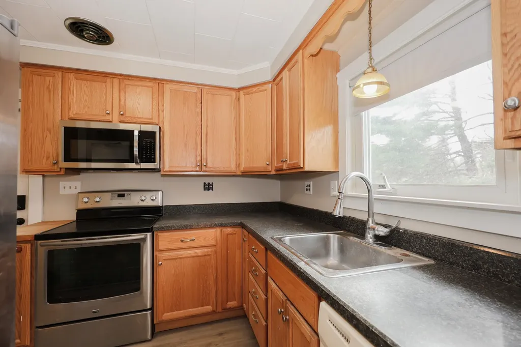35 Indian Ridge Road Hopkinton NH 03229