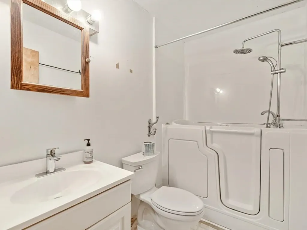 1255 Blockhouse Point Road North Hero VT 05474