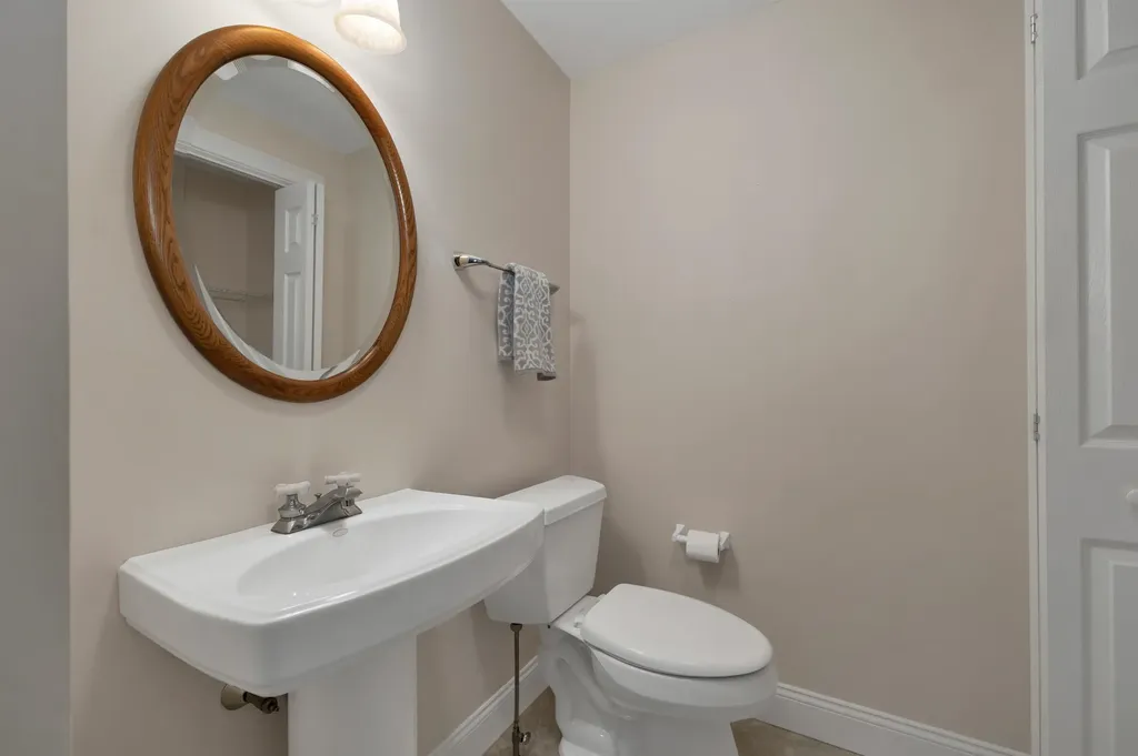131 Hampton Meadows Hampton NH 03842