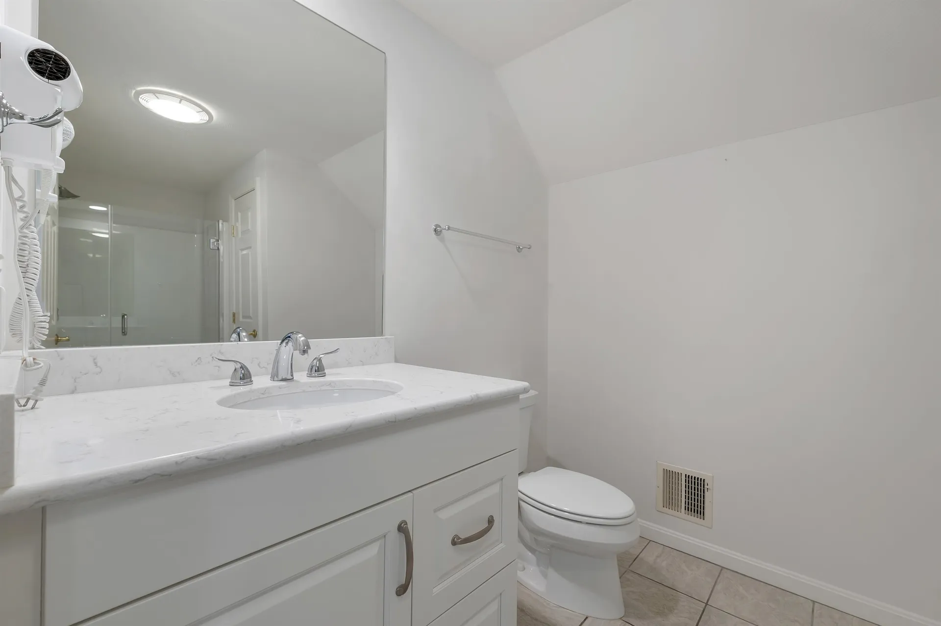 131 Hampton Meadows Hampton NH 03842