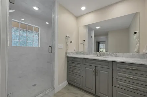 131 Hampton Meadows Hampton NH 03842