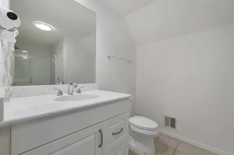 131 Hampton Meadows Hampton NH 03842