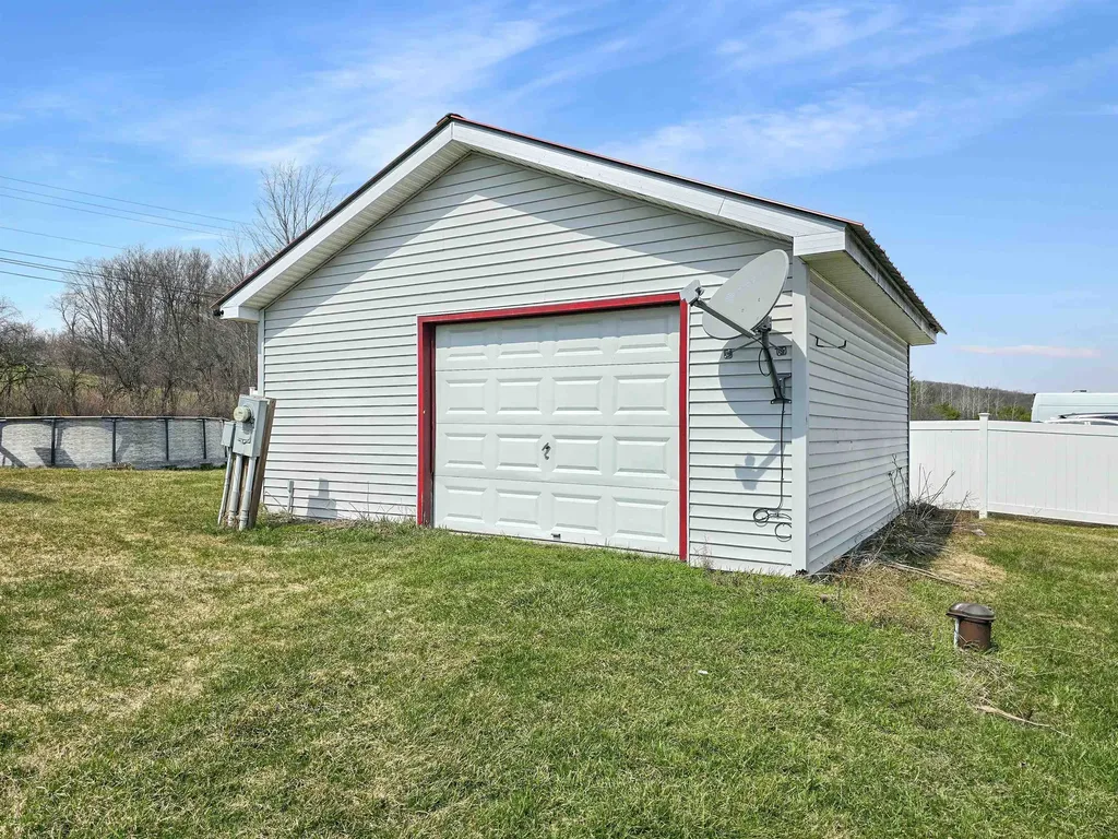11 Bowen Lane Benson VT 05743