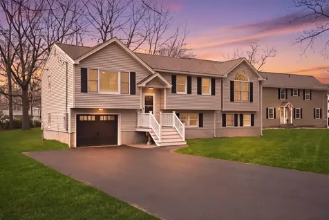 34 Shore Drive Salem NH 03079