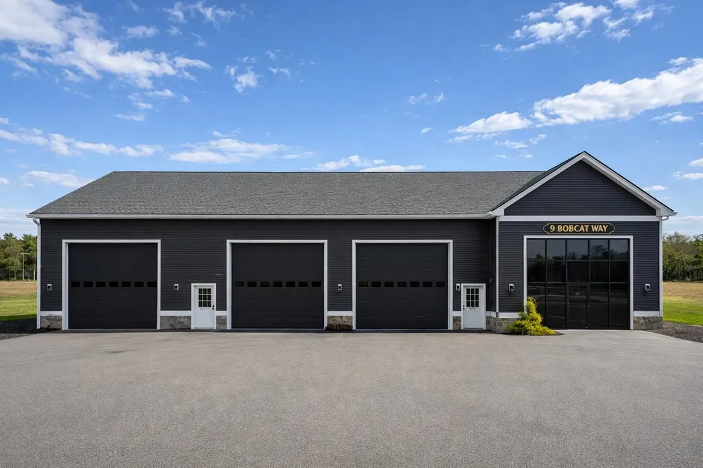 9 Bobcat Way Sandown NH 03073