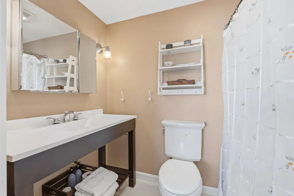 19 Wawbeek Road Tuftonboro NH 03816