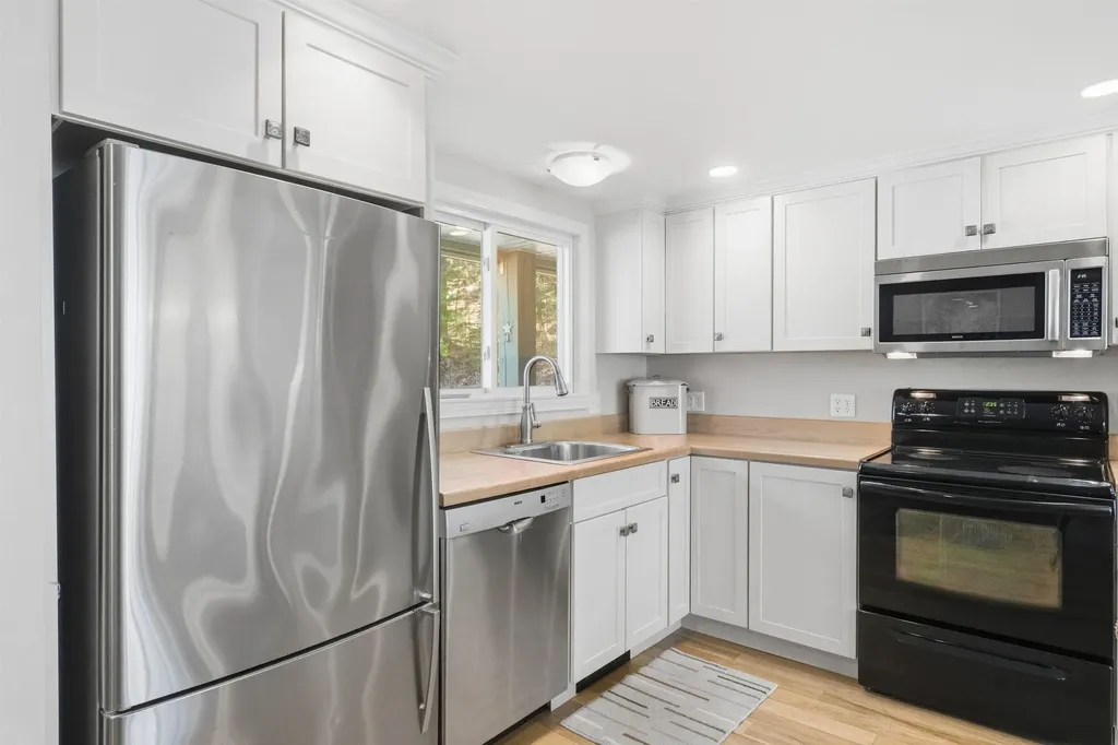 19 Wawbeek Road Tuftonboro NH 03816