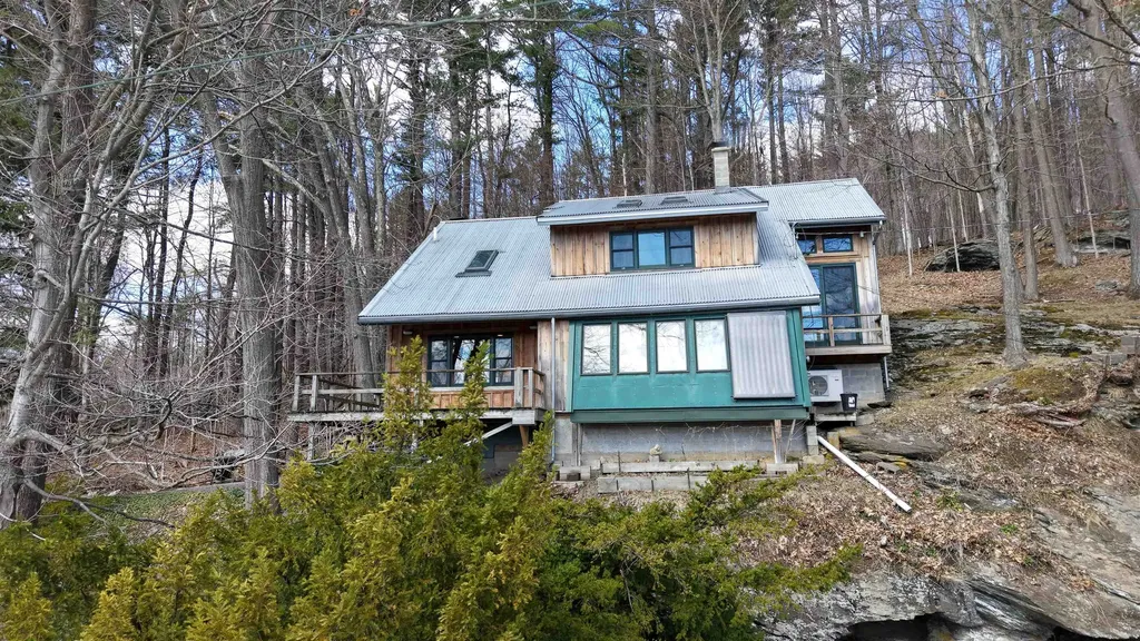 2603 North Pownal Road Pownal VT 05261-0102