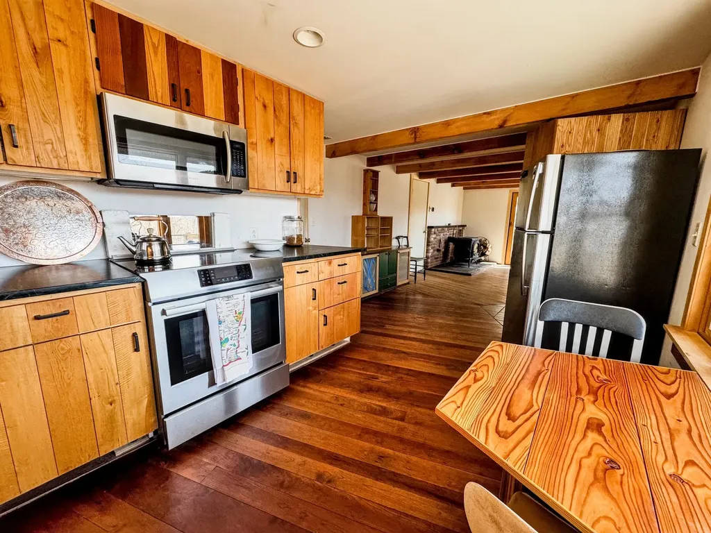 2603 North Pownal Road Pownal VT 05261-0102