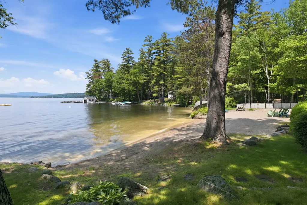 19 Wawbeek Road Tuftonboro NH 03816