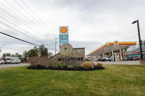9 Blackstone Drive Nashua NH 03063