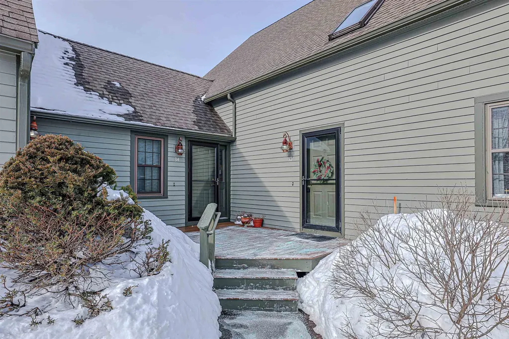 35 Montrose Drive Stratham NH 03885