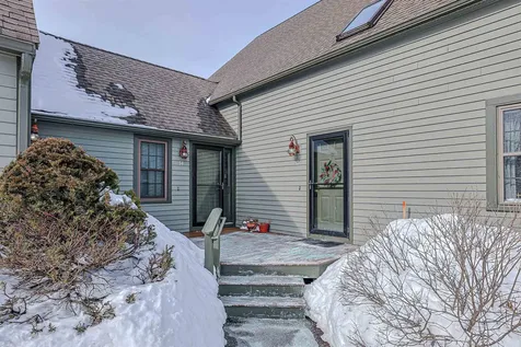 35 Montrose Drive Stratham NH 03885