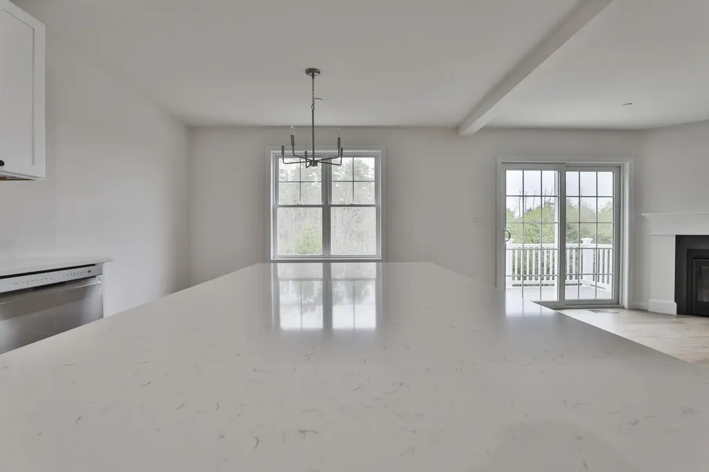 73 Crestview Way Raymond NH 03077