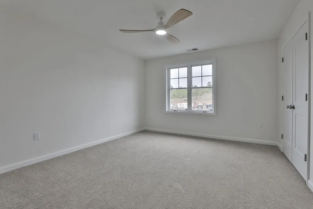 73 Crestview Way Raymond NH 03077