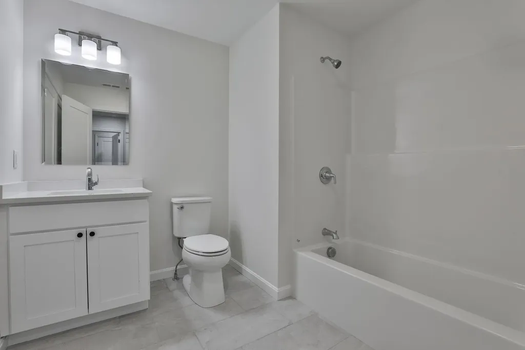 73 Crestview Way Raymond NH 03077