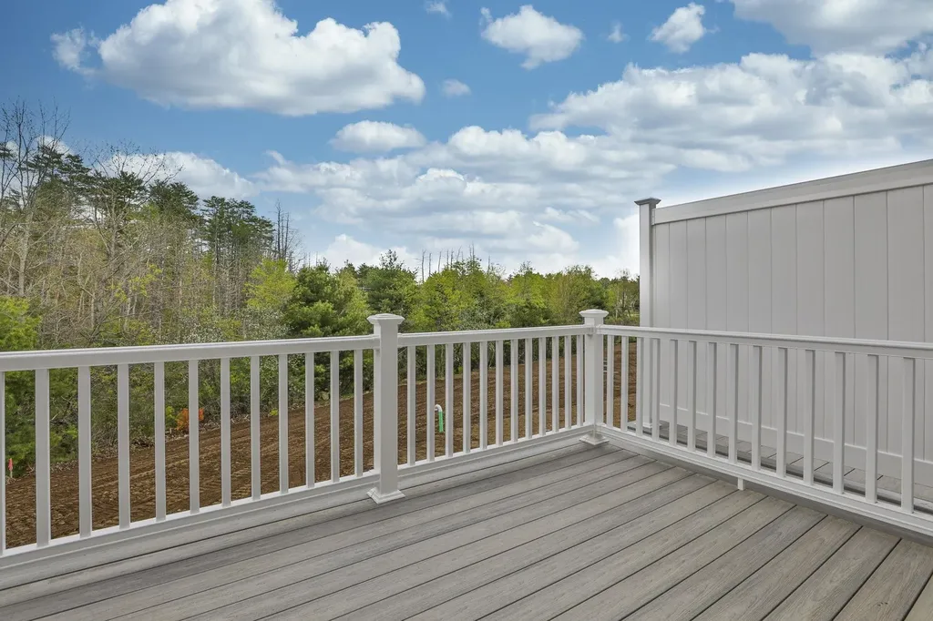 73 Crestview Way Raymond NH 03077