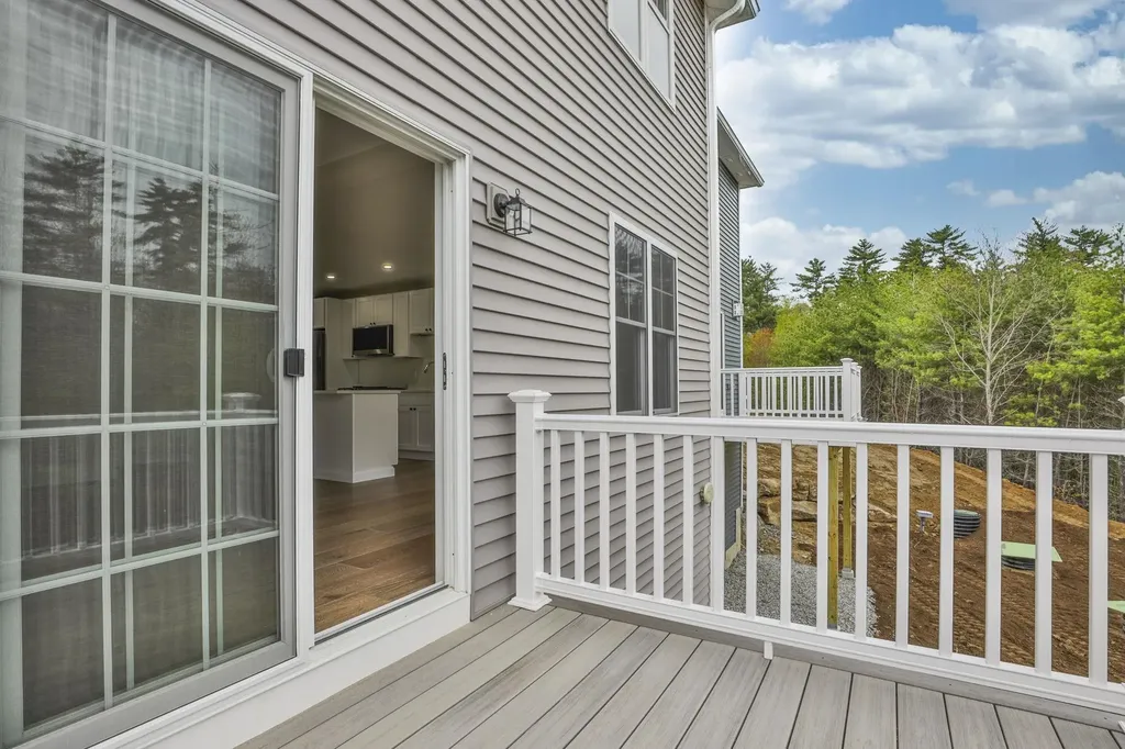 73 Crestview Way Raymond NH 03077