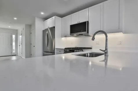 73 Crestview Way Raymond NH 03077
