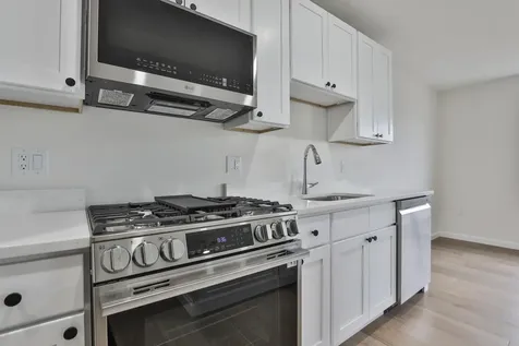 73 Crestview Way Raymond NH 03077