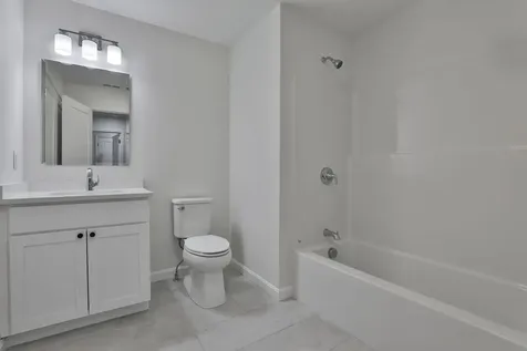 73 Crestview Way Raymond NH 03077