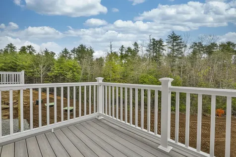 73 Crestview Way Raymond NH 03077