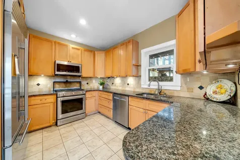 7 Moulton Street Raymond NH 03077