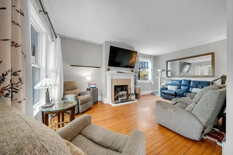 7 Moulton Street Raymond NH 03077