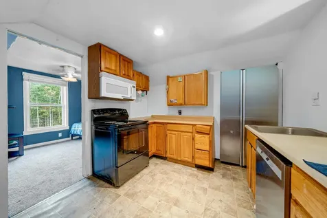 7 Moulton Street Raymond NH 03077