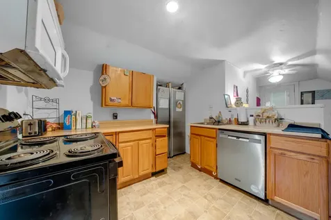 7 Moulton Street Raymond NH 03077