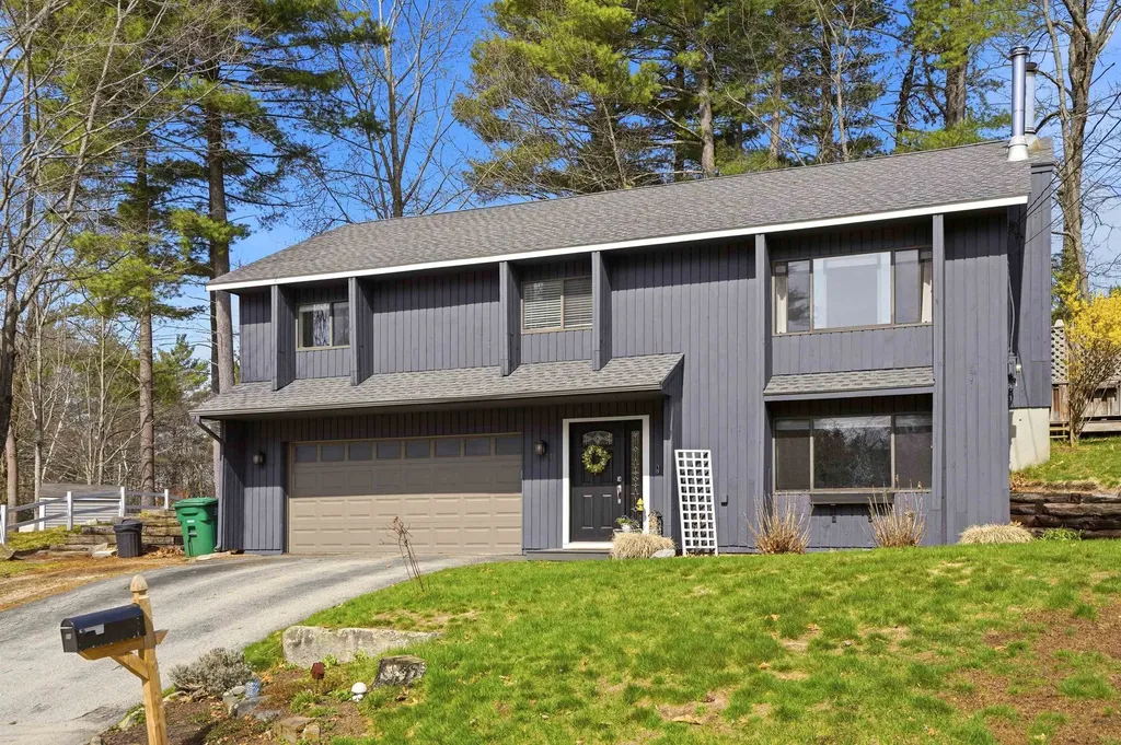 11 Olympia Circle Nashua NH 03062