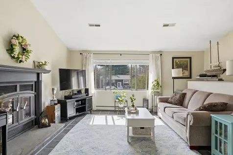 11 Olympia Circle Nashua NH 03062