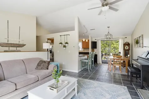 11 Olympia Circle Nashua NH 03062