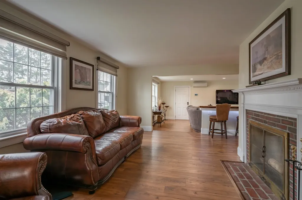 29 Dickerman Street Nashua NH 03060