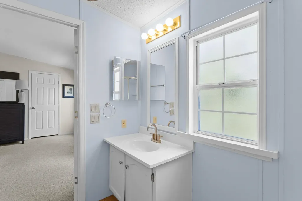 5 Dockside Lane Rochester NH 03867