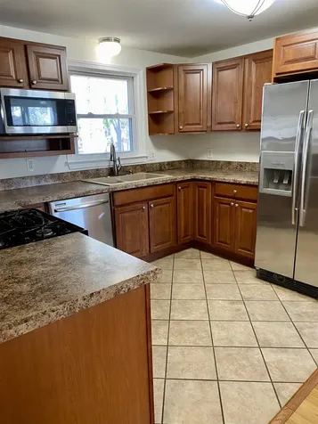 18 Kanata Drive Nashua NH 03063