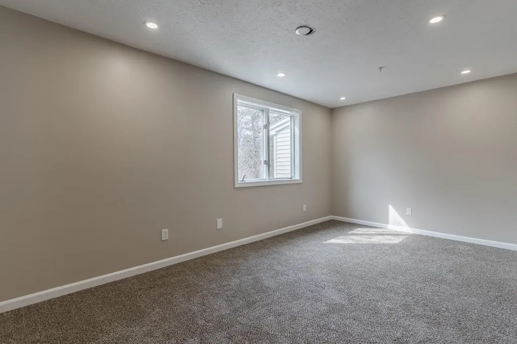 57 Dunns Bridge Lane Dover NH 03820