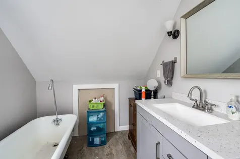 60 Batchelder Road Raymond NH 03077