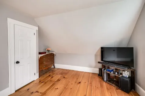 60 Batchelder Road Raymond NH 03077