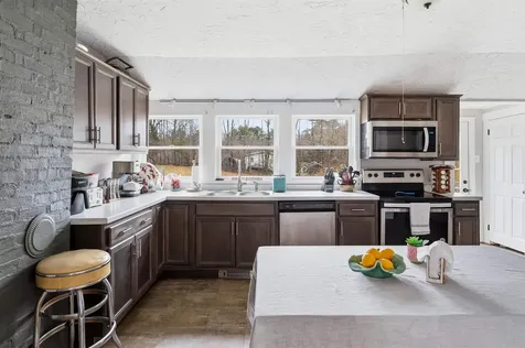 60 Batchelder Road Raymond NH 03077