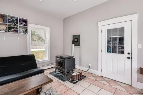 60 Batchelder Road Raymond NH 03077