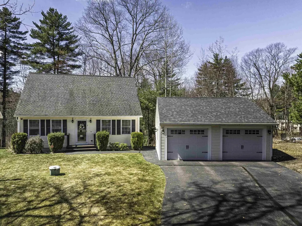 7 Hawthorne Circle Somersworth NH 03878