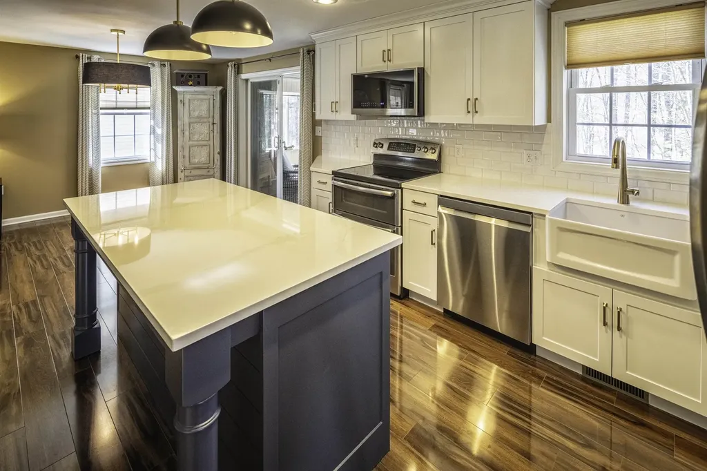7 Hawthorne Circle Somersworth NH 03878