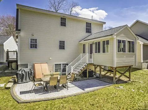 7 Hawthorne Circle Somersworth NH 03878