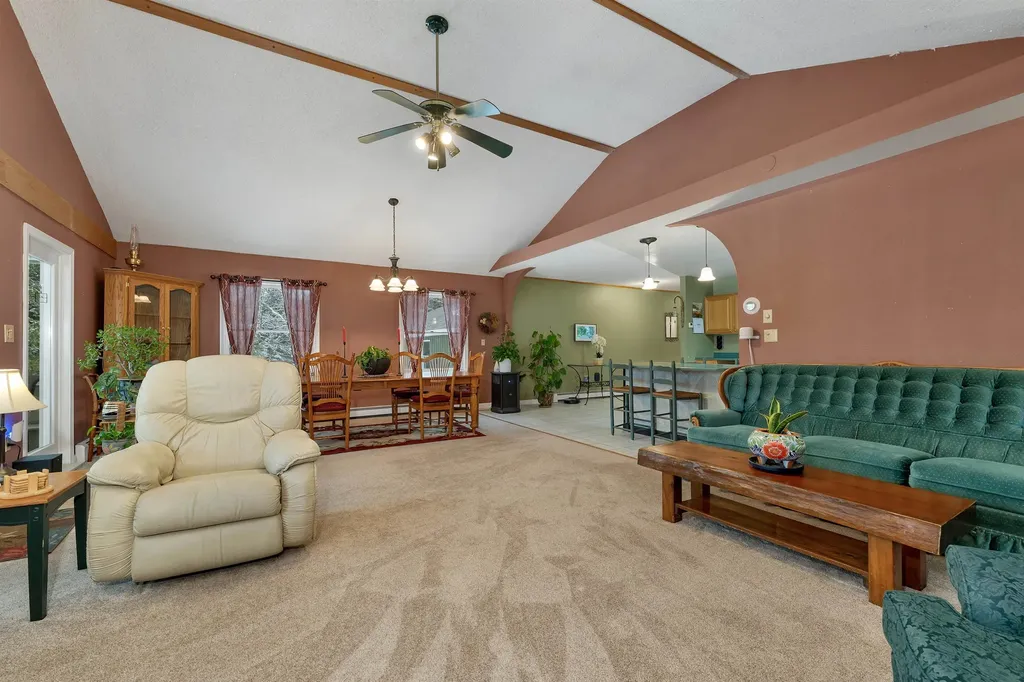 10 Oak Leaf Avenue Tuftonboro NH 03816