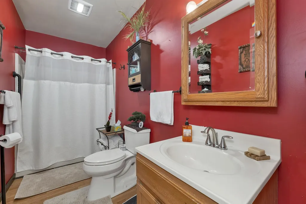 10 Oak Leaf Avenue Tuftonboro NH 03816