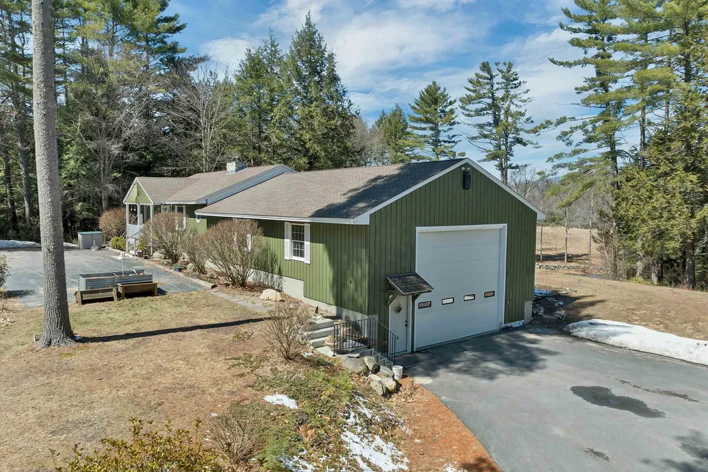 10 Oak Leaf Avenue Tuftonboro NH 03816